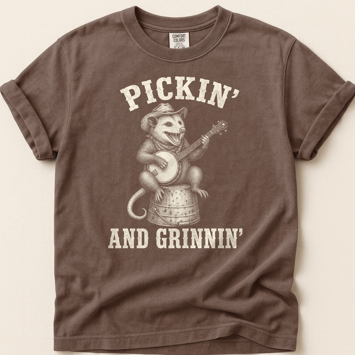 Pickin And Grinnin Possum T-shirt on Espresso