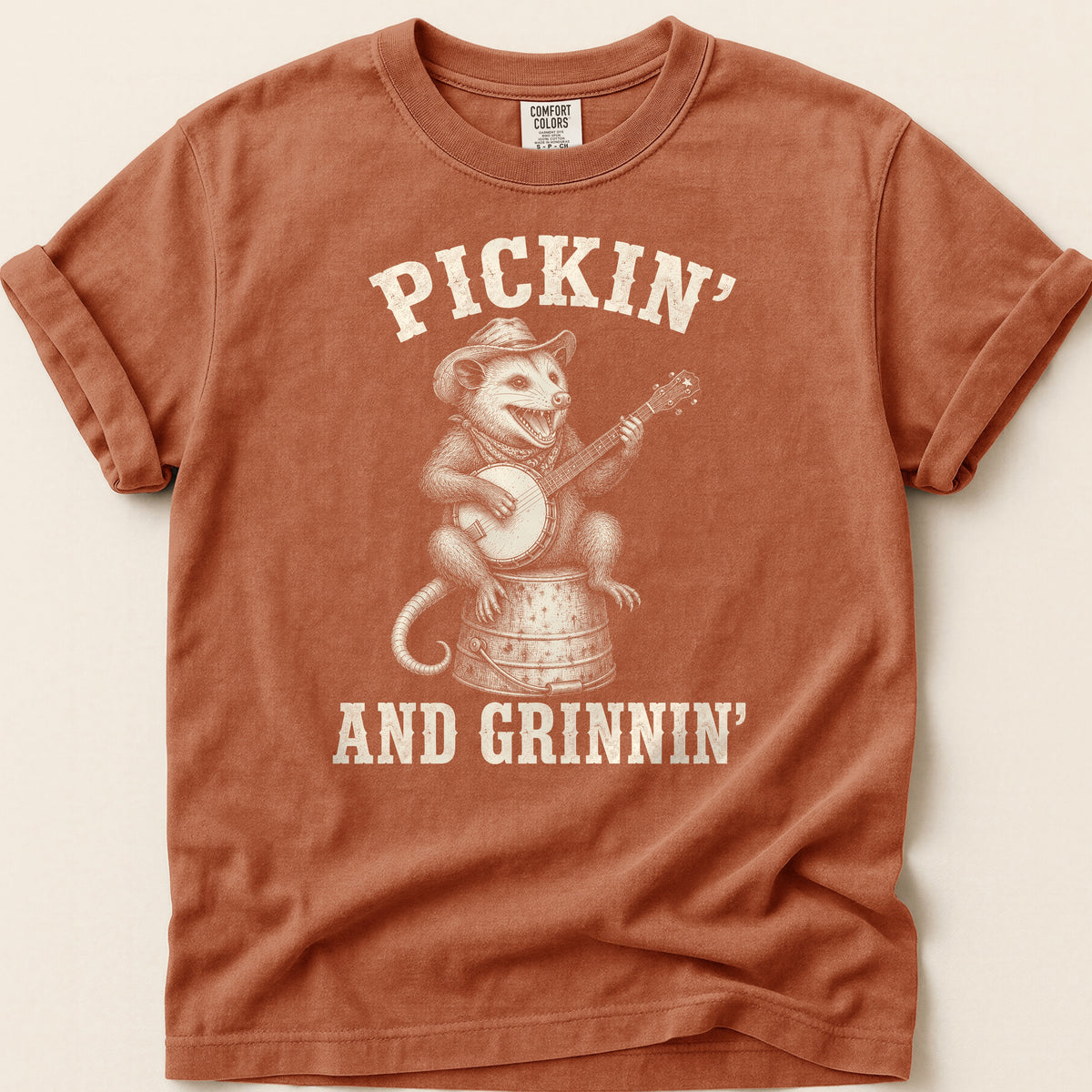 Pickin And Grinnin Possum T-shirt on Yam